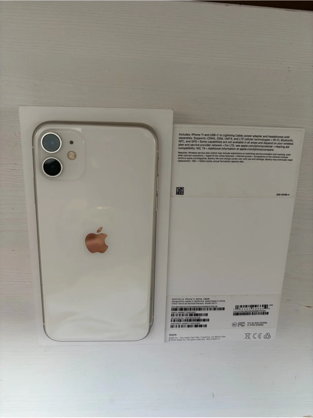 Apple iPhone 11 128GB White Unlocked — Minor Crack, Excellent Condition
